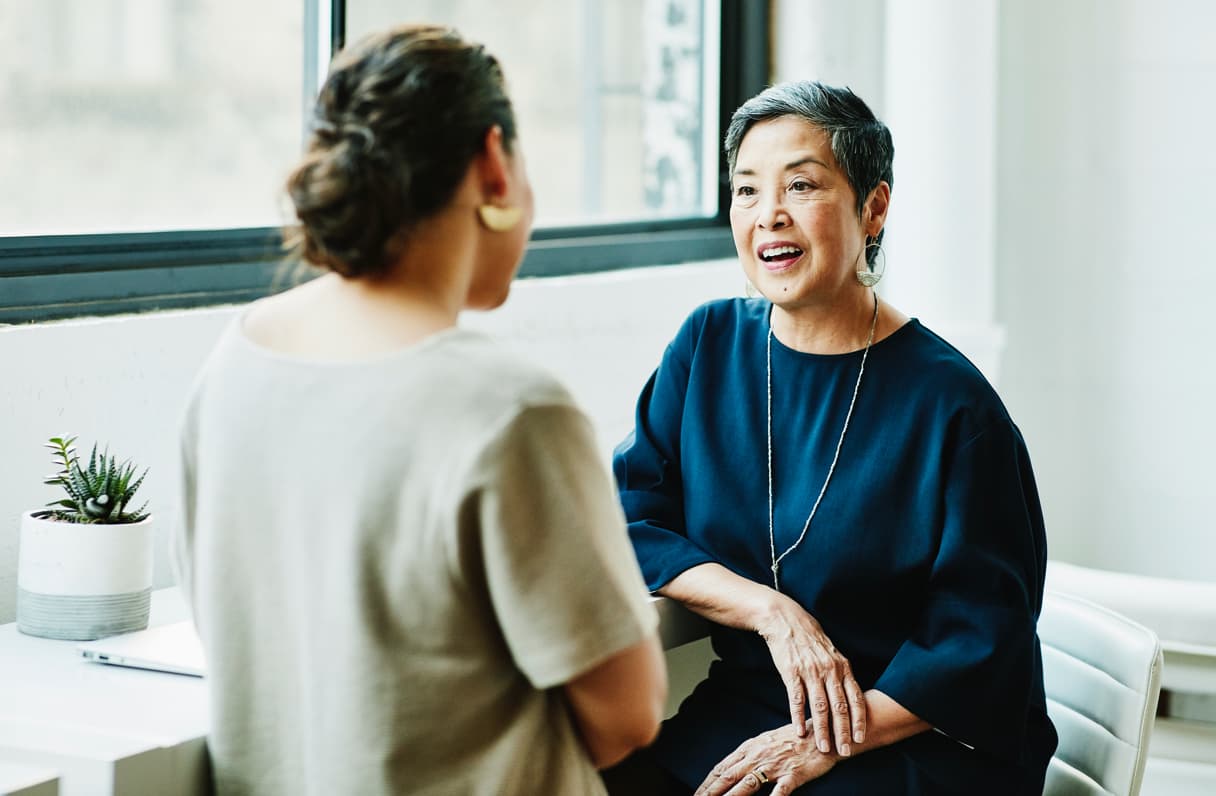 Two women sitting and having a conversation.